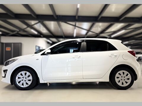 2021 Benzin Otomatik Kia Rio Beyaz Yüzbaşıoğlu Otomotiv Mam. San ve Tic A.Ş.