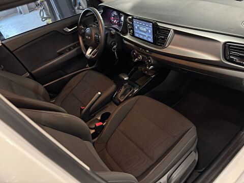 2021 Benzin Otomatik Kia Rio Beyaz Yüzbaşıoğlu Otomotiv Mam. San ve Tic A.Ş.