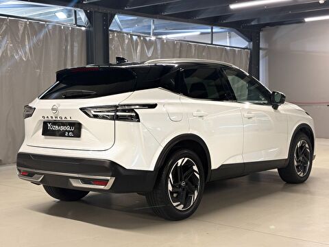 2025 Benzin Otomatik Nissan Qashqai Beyaz Yüzbaşıoğlu Otomotiv Mam. San ve Tic A.Ş.