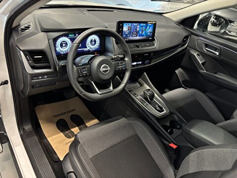 2025 Benzin Otomatik Nissan Qashqai Beyaz Yüzbaşıoğlu Otomotiv Mam. San ve Tic A.Ş.