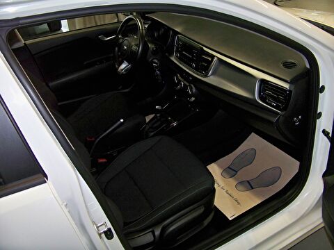 2020 Benzin Otomatik Kia Rio Beyaz Yüzbaşıoğlu Otomotiv Mam. San ve Tic A.Ş.