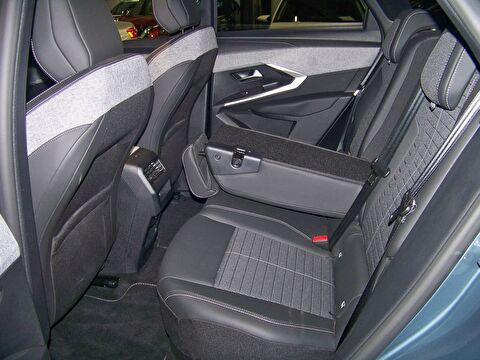 2024 Elektrik Otomatik Peugeot e-3008 Mavi Yüzbaşıoğlu Otomotiv Mam. San ve Tic A.Ş.