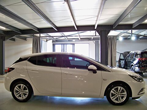 2018 Benzin Otomatik Opel Astra Beyaz Yüzbaşıoğlu Otomotiv Mam. San ve Tic A.Ş.