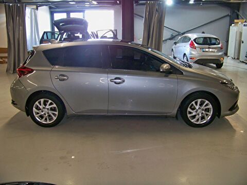 2018 Benzin Otomatik Toyota Auris Gri Yüzbaşıoğlu Otomotiv Mam. San ve Tic A.Ş.