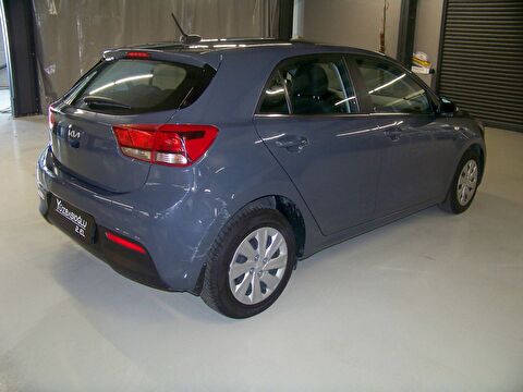 2022 Benzin Otomatik Kia Rio Gri Yüzbaşıoğlu Otomotiv Mam. San ve Tic A.Ş.