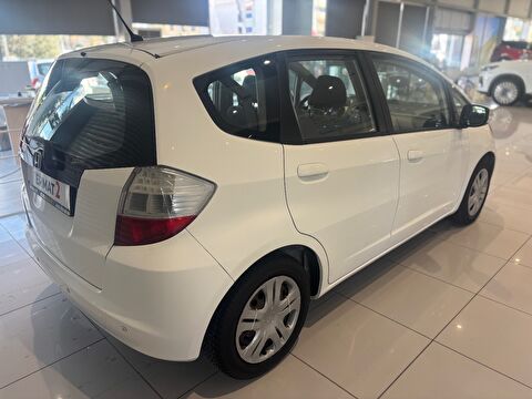 2011 Benzin Manuel Honda Jazz Beyaz Ermat Motorlu Araçlar ve Tarım Ürünleri Sanayi Ticaret A.Ş.
