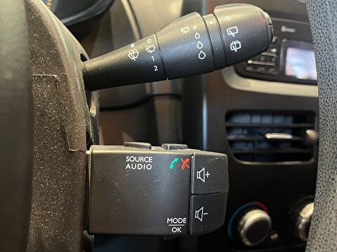 2015 Benzin Manuel Renault Clio Kırmızı Ermat Motorlu Araçlar ve Tarım Ürünleri Sanayi Ticaret A.Ş.