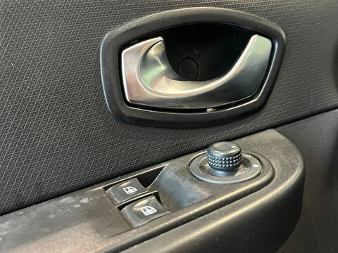 2015 Benzin Manuel Renault Clio Kırmızı Ermat Motorlu Araçlar ve Tarım Ürünleri Sanayi Ticaret A.Ş.