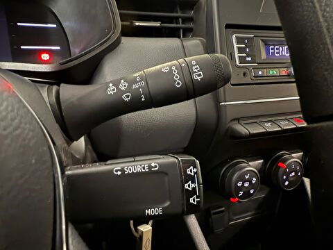 2024 Benzin Manuel Renault Clio Mavi Ermat Motorlu Araçlar ve Tarım Ürünleri Sanayi Ticaret A.Ş.