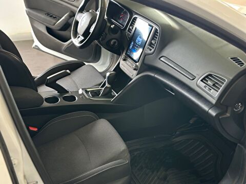 2021 Benzin Otomatik Renault Megane Beyaz Ermat Motorlu Araçlar ve Tarım Ürünleri Sanayi Ticaret A.Ş.