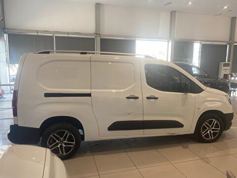 2022 Dizel Manuel Opel Combo Beyaz Ermat Motorlu Araçlar ve Tarım Ürünleri Sanayi Ticaret A.Ş.