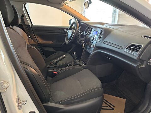 2017 Benzin Manuel Renault Megane Beyaz Ermat Motorlu Araçlar ve Tarım Ürünleri Sanayi Ticaret A.Ş.