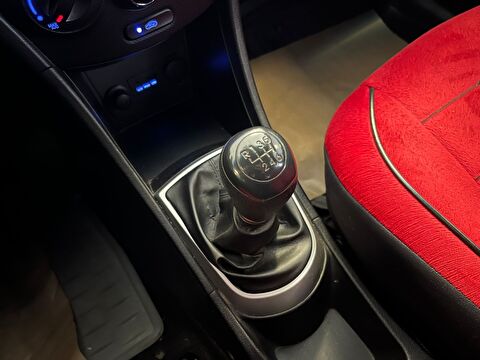 2013 Dizel Manuel Hyundai Accent Blue Beyaz Ermat Motorlu Araçlar ve Tarım Ürünleri Sanayi Ticaret A.Ş.