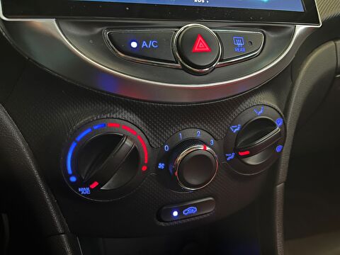 2013 Dizel Manuel Hyundai Accent Blue Beyaz Ermat Motorlu Araçlar ve Tarım Ürünleri Sanayi Ticaret A.Ş.