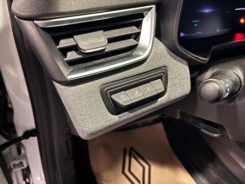 2025 Benzin Otomatik Renault Clio Beyaz Ermat Motorlu Araçlar ve Tarım Ürünleri Sanayi Ticaret A.Ş.