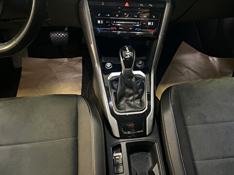 2022 Benzin Otomatik Volkswagen T-Roc Mavi Ermat Motorlu Araçlar ve Tarım Ürünleri Sanayi Ticaret A.Ş.