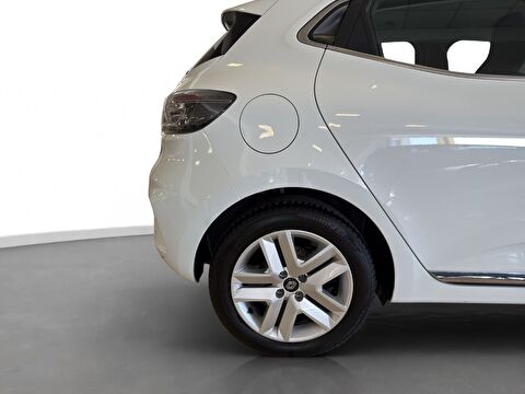 2025 Benzin Otomatik Renault Clio Beyaz Ermat Motorlu Araçlar ve Tarım Ürünleri Sanayi Ticaret A.Ş.