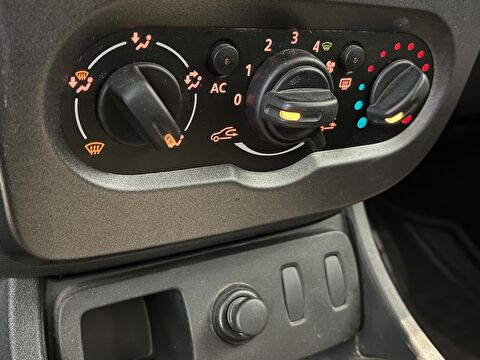 2013 Dizel Manuel Dacia Duster Beyaz Ermat Motorlu Araçlar ve Tarım Ürünleri Sanayi Ticaret A.Ş.