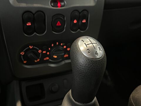 2013 Dizel Manuel Dacia Duster Beyaz Ermat Motorlu Araçlar ve Tarım Ürünleri Sanayi Ticaret A.Ş.