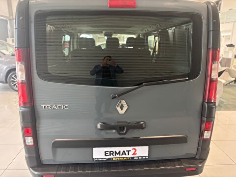 2023 Dizel Otomatik Renault Trafic Combi Gri Ermat Motorlu Araçlar ve Tarım Ürünleri Sanayi Ticaret A.Ş.