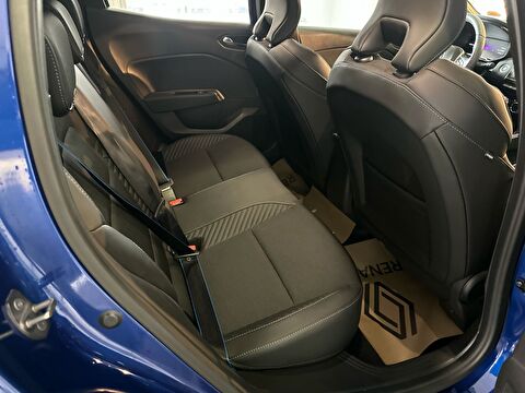 2024 Benzin Otomatik Renault Clio Mavi Ermat Motorlu Araçlar ve Tarım Ürünleri Sanayi Ticaret A.Ş.