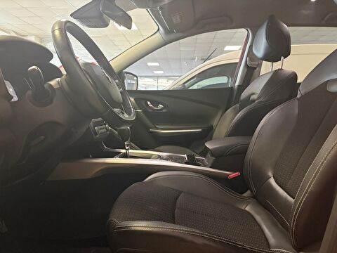 2016 Dizel Otomatik Renault Kadjar Kırmızı Ermat Motorlu Araçlar ve Tarım Ürünleri Sanayi Ticaret A.Ş.