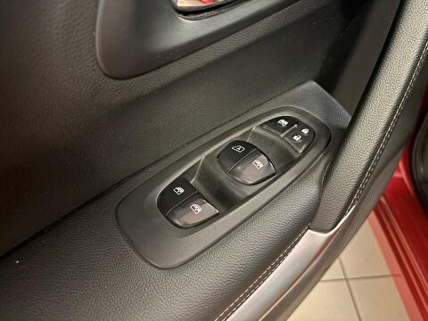 2016 Dizel Otomatik Renault Kadjar Kırmızı Ermat Motorlu Araçlar ve Tarım Ürünleri Sanayi Ticaret A.Ş.