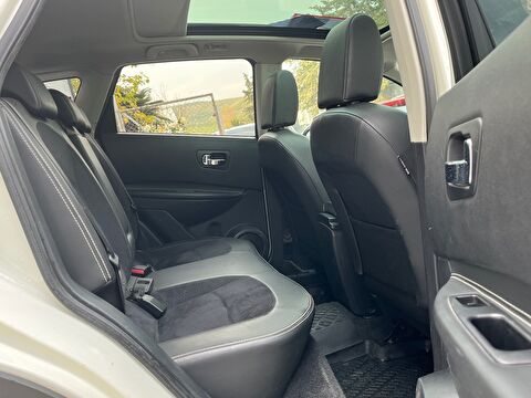 2013 Benzin Otomatik Nissan Qashqai Beyaz Ermat Motorlu Araçlar ve Tarım Ürünleri Sanayi Ticaret A.Ş.