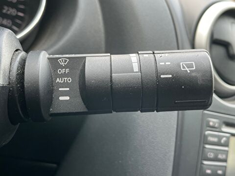 2013 Benzin Otomatik Nissan Qashqai Beyaz Ermat Motorlu Araçlar ve Tarım Ürünleri Sanayi Ticaret A.Ş.