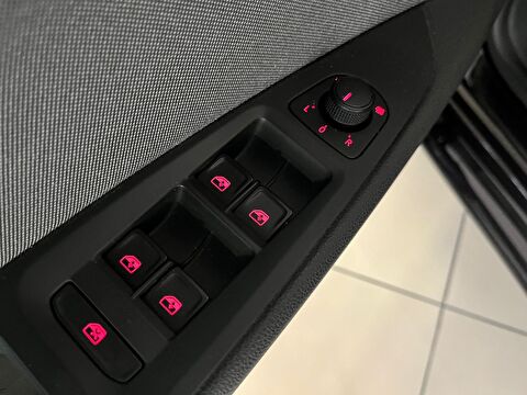 2018 Benzin Otomatik Seat Leon Mor Ermat Motorlu Araçlar ve Tarım Ürünleri Sanayi Ticaret A.Ş.