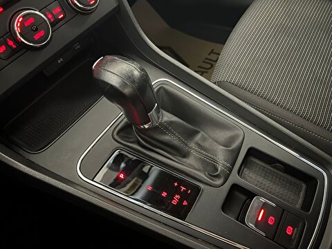 2018 Benzin Otomatik Seat Leon Mor Ermat Motorlu Araçlar ve Tarım Ürünleri Sanayi Ticaret A.Ş.