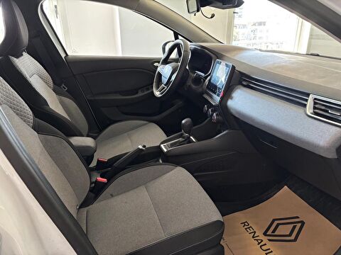 2025 Benzin Otomatik Renault Clio Beyaz Ermat Motorlu Araçlar ve Tarım Ürünleri Sanayi Ticaret A.Ş.