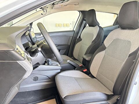 2025 Benzin Otomatik Renault Clio Beyaz Ermat Motorlu Araçlar ve Tarım Ürünleri Sanayi Ticaret A.Ş.