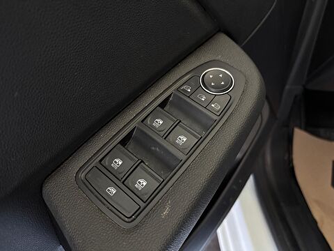 2025 Benzin Otomatik Renault Clio Beyaz Ermat Motorlu Araçlar ve Tarım Ürünleri Sanayi Ticaret A.Ş.