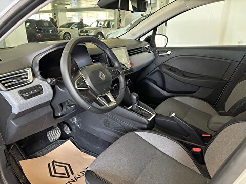 2025 Benzin Otomatik Renault Clio Beyaz Ermat Motorlu Araçlar ve Tarım Ürünleri Sanayi Ticaret A.Ş.