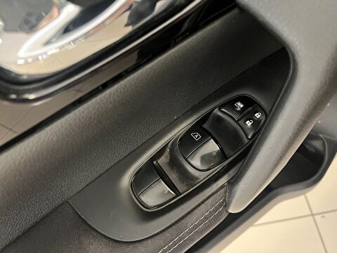 2017 Dizel Otomatik Nissan Qashqai Siyah Ermat Motorlu Araçlar ve Tarım Ürünleri Sanayi Ticaret A.Ş.