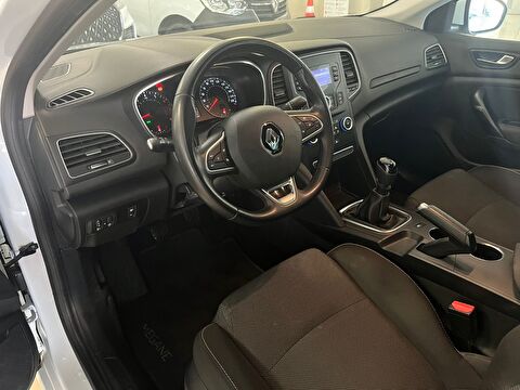 2022 Benzin Manuel Renault Megane Beyaz Ermat Motorlu Araçlar ve Tarım Ürünleri Sanayi Ticaret A.Ş.