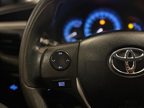 2013 Benzin Manuel Toyota Corolla Gümüş Gri Ermat Motorlu Araçlar ve Tarım Ürünleri Sanayi Ticaret A.Ş.