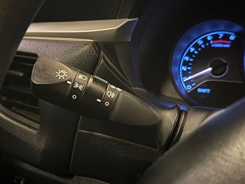 2013 Benzin Manuel Toyota Corolla Gümüş Gri Ermat Motorlu Araçlar ve Tarım Ürünleri Sanayi Ticaret A.Ş.