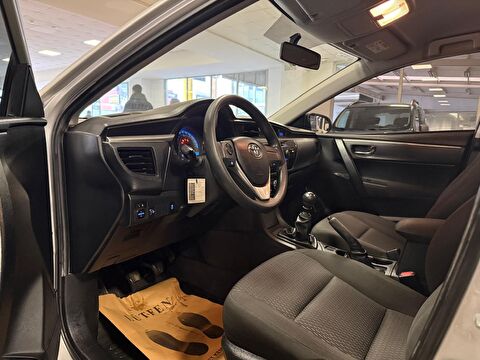 2013 Benzin Manuel Toyota Corolla Gümüş Gri Ermat Motorlu Araçlar ve Tarım Ürünleri Sanayi Ticaret A.Ş.