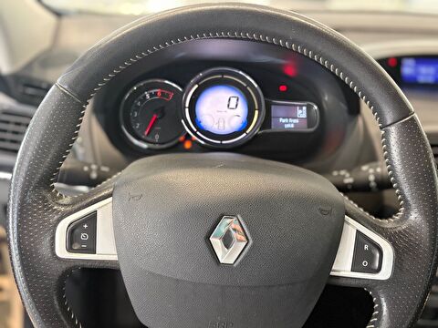 2013 Benzin Otomatik Renault Fluence Bej Ermat Motorlu Araçlar ve Tarım Ürünleri Sanayi Ticaret A.Ş.