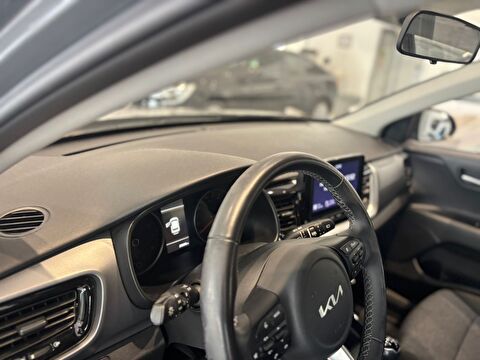 2021 Benzin Manuel Kia Stonic Gri Ermat Motorlu Araçlar ve Tarım Ürünleri Sanayi Ticaret A.Ş.