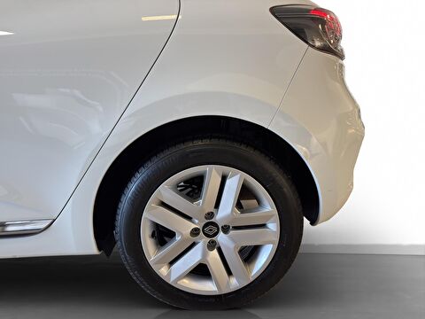 2024 Benzin Otomatik Renault Clio Beyaz Ermat Motorlu Araçlar ve Tarım Ürünleri Sanayi Ticaret A.Ş.