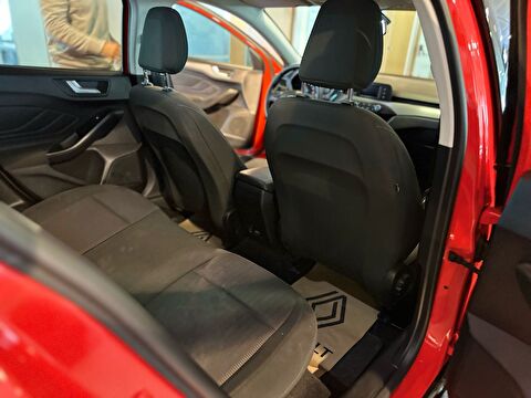 2019 Benzin Otomatik Ford Focus Kırmızı Ermat Motorlu Araçlar ve Tarım Ürünleri Sanayi Ticaret A.Ş.
