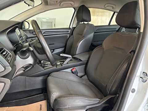 2022 Benzin Otomatik Renault Megane Beyaz Ermat Motorlu Araçlar ve Tarım Ürünleri Sanayi Ticaret A.Ş.