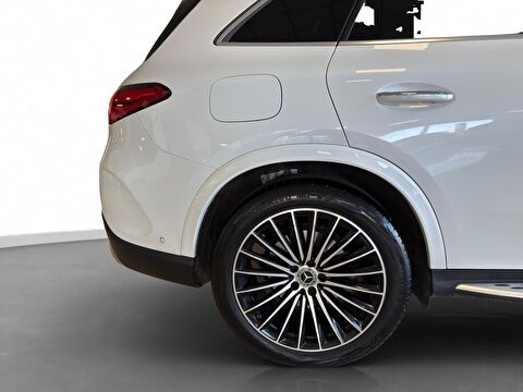 2024 MHEV Otomatik Mercedes-Benz GLC Beyaz Ermat Motorlu Araçlar ve Tarım Ürünleri Sanayi Ticaret A.Ş.