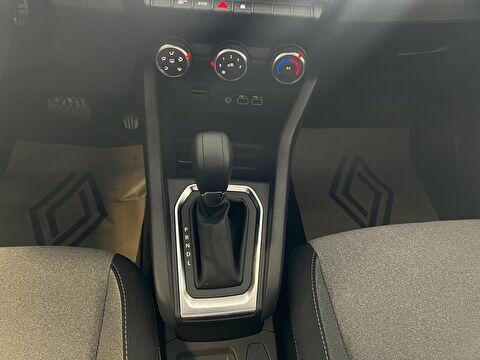 2024 Benzin Otomatik Renault Clio Beyaz Ermat Motorlu Araçlar ve Tarım Ürünleri Sanayi Ticaret A.Ş.