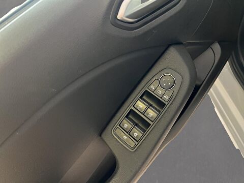 2024 Benzin Otomatik Renault Clio Beyaz Ermat Motorlu Araçlar ve Tarım Ürünleri Sanayi Ticaret A.Ş.