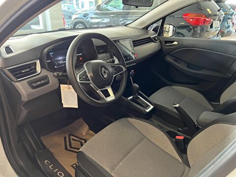 2024 Benzin Otomatik Renault Clio Beyaz Ermat Motorlu Araçlar ve Tarım Ürünleri Sanayi Ticaret A.Ş.