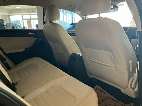 2017 Benzin Manuel Volkswagen Jetta Kırmızı Ermat Motorlu Araçlar ve Tarım Ürünleri Sanayi Ticaret A.Ş.